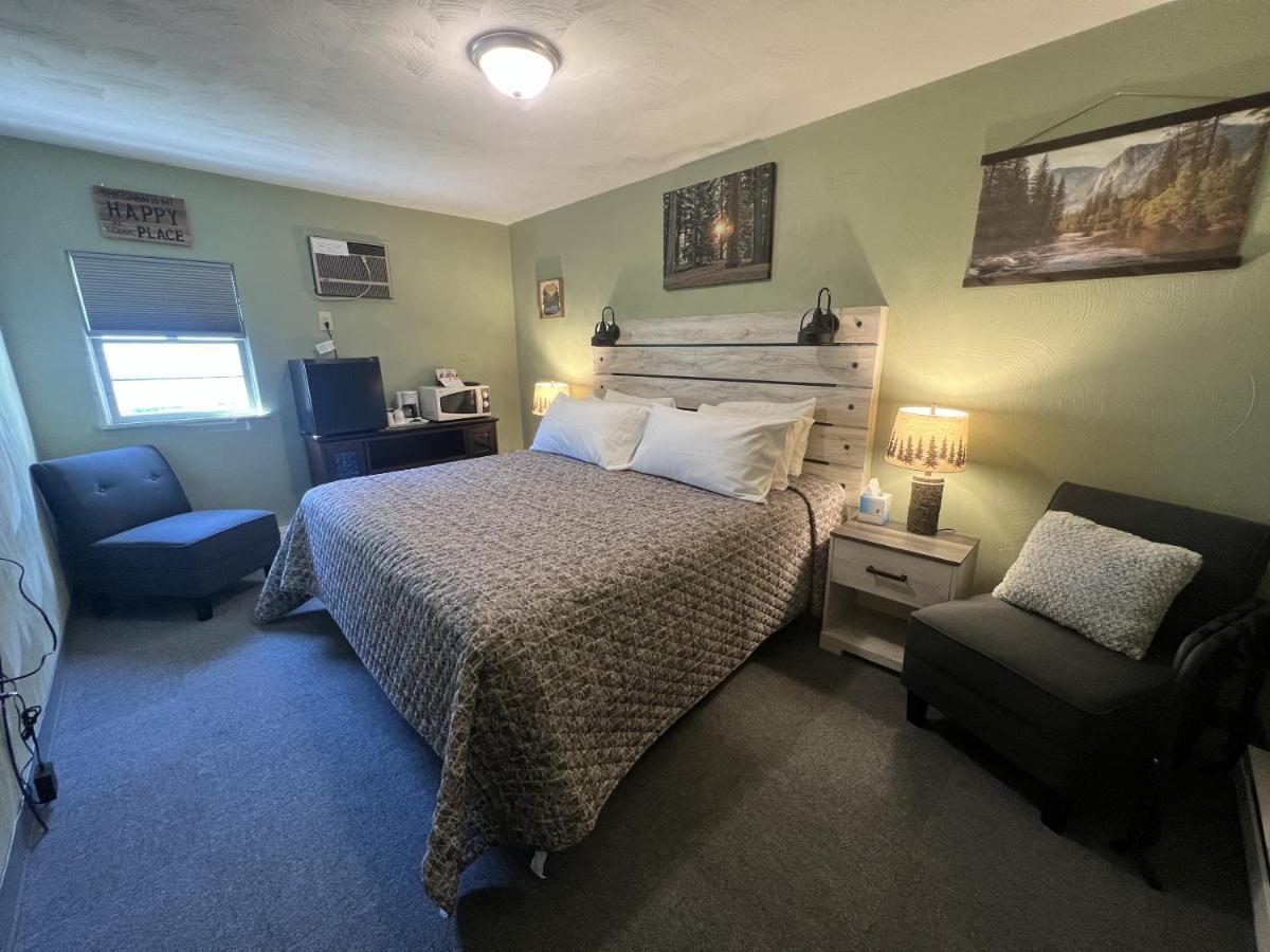 Cedars Motel Saint Ignace Bagian luar foto
