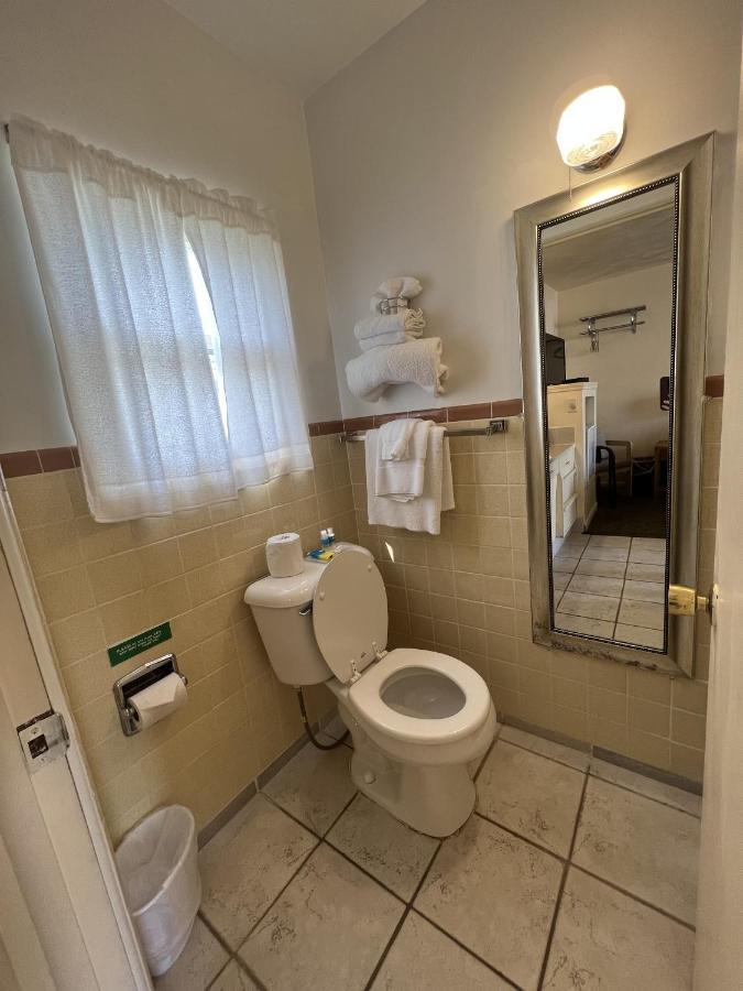 Cedars Motel Saint Ignace Bagian luar foto