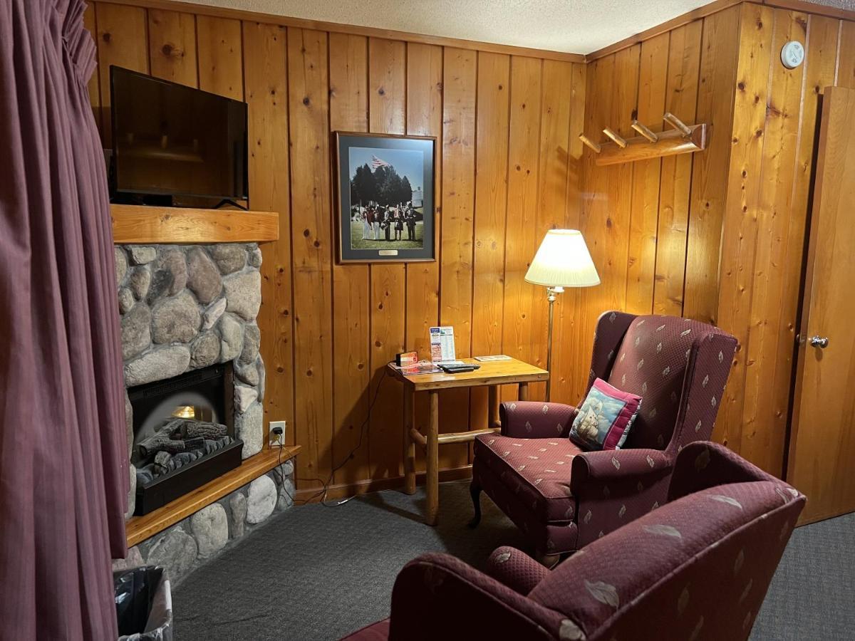 Cedars Motel Saint Ignace Bagian luar foto
