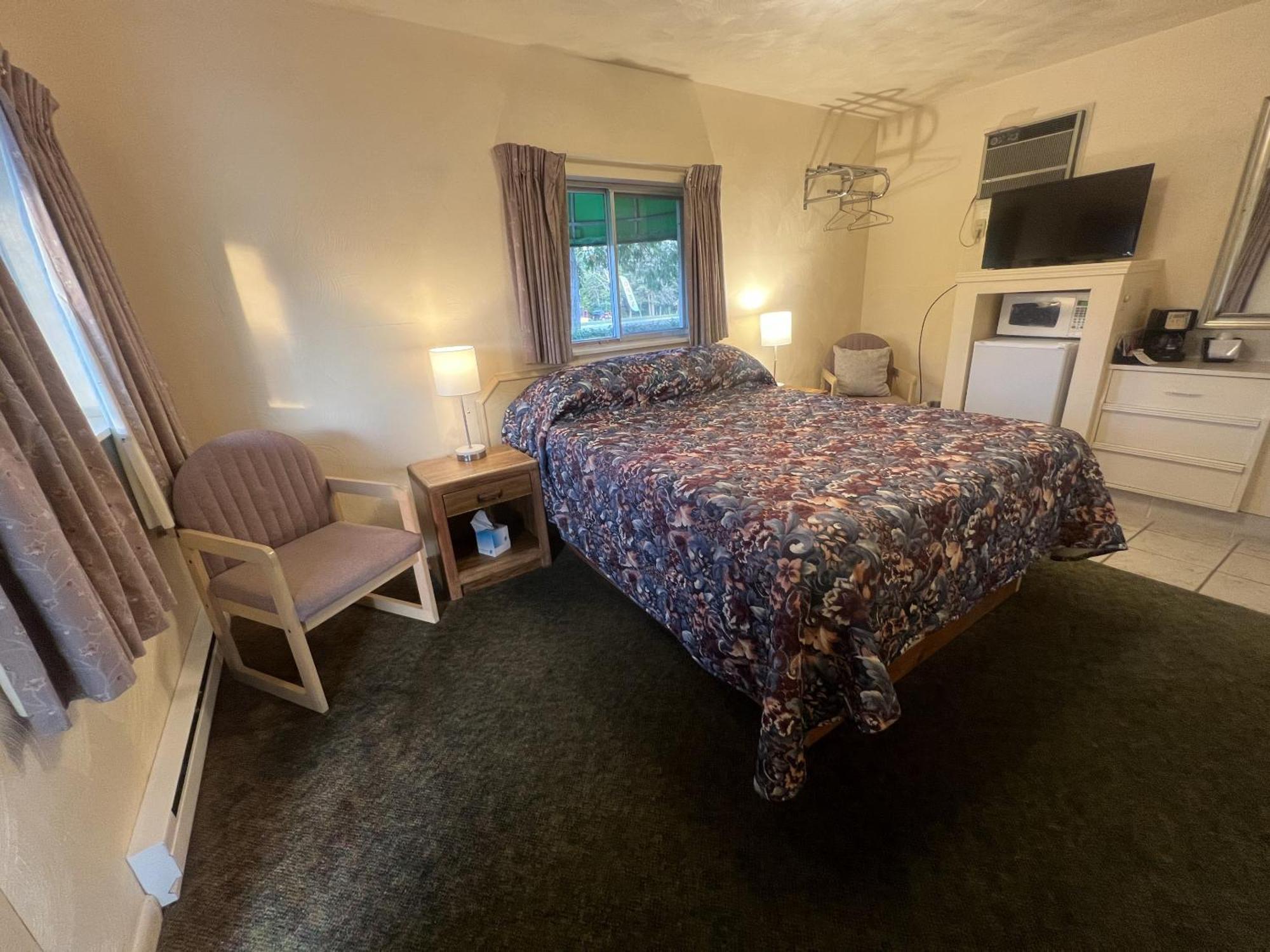 Cedars Motel Saint Ignace Bagian luar foto